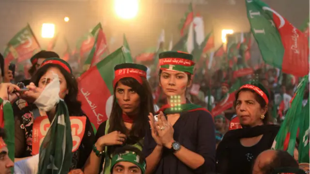 لاہور گذشتہ کئی دہائیوں سے مسلم لیگ نواز کا گڑھ رہا ہے لیکن اس جلسے کے بعد مبصرین نے کہنا شروع کر دیا ہے کہ اب صورت حال تبدیل ہو رہی ہے۔