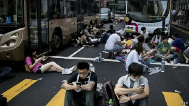 يمثل طلبة الجامعات عددا كبيرا من المحتجين، وكانوا قد قاطعوا محاضراتهم منذ الأسبوع الماضي للمشاركة في التظاهرات.