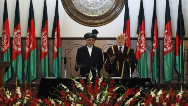 نوي ولسمشر اشرف غني احمدزي ته د سترې محکمې مشر او قاضي القضات عبدالسلام عظیمي لوړه ورکړه.