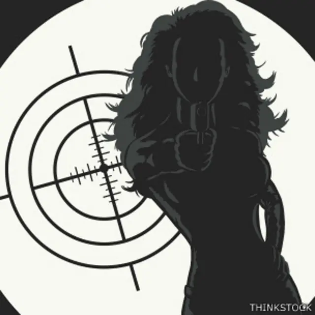 Espía mujer con arma