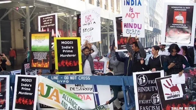 मोदी के ख़िलाफ़ प्रदर्शनकारी