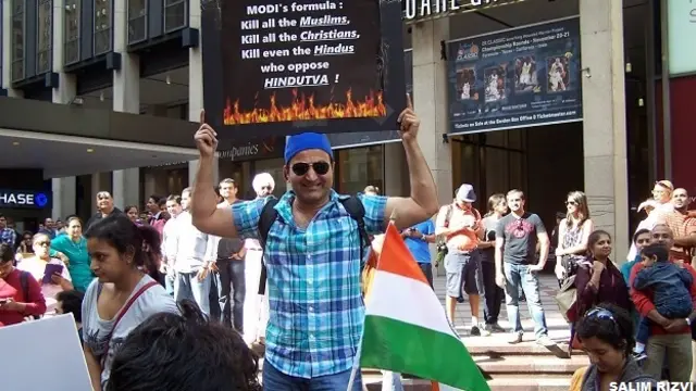 मोदी के ख़िलाफ़ प्रदर्शनकारी