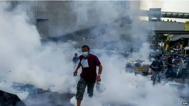 پلیس در برخی موارد به خشونت متوسل شده است