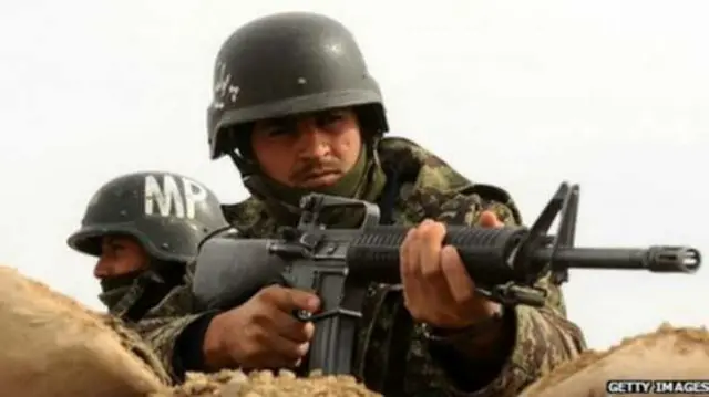 افغان ځواکونه په یوازې سره له طالبانو سره مبارزه کوي