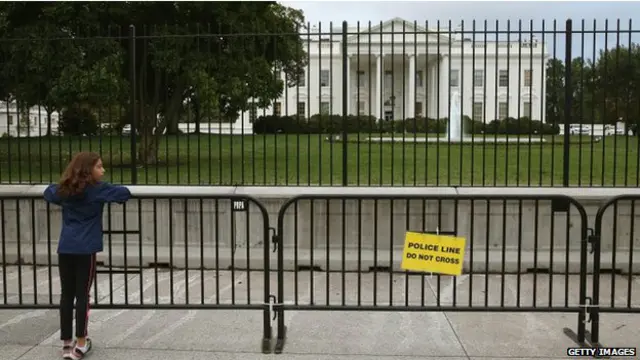 Menyusul penyusupan, dibangun pembatas baru di depan Gedung Putih