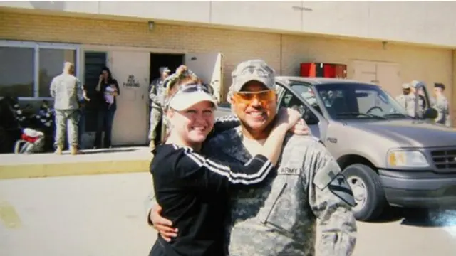 Gonzalez dan isterinya, Samantha, dalam foto yang tak disebutkan tanggalnya