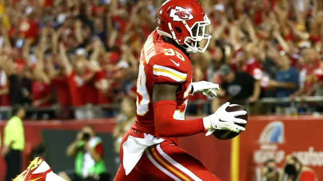 عبداللہ نے نیو انگلینڈ پیٹریئٹس کے خلاف چوتھے کوارٹر میں 39 یارڈ سے مخالف کھلاڑی کے پاس کو لیا اور ٹچ ڈاؤن کیا