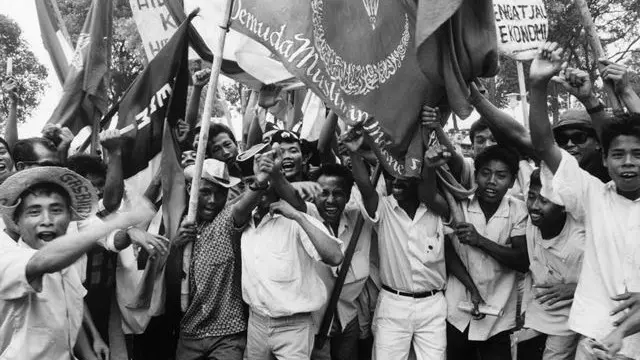 Aksi pelajar saat itu mendukung pelarangan PKI.