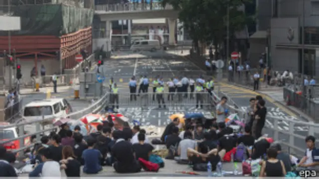 မြို့လယ် အချက်အချာ နေရာတွေကို ပိတ်ဆို့ ဆန္ဒပြ