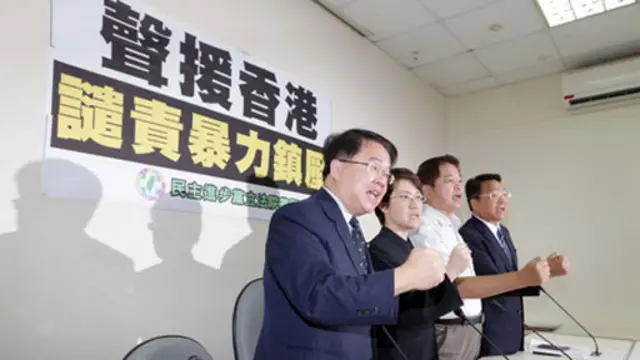 立委吴秉叡（左起）、萧美琴、蔡煌琅、陈欧珀高