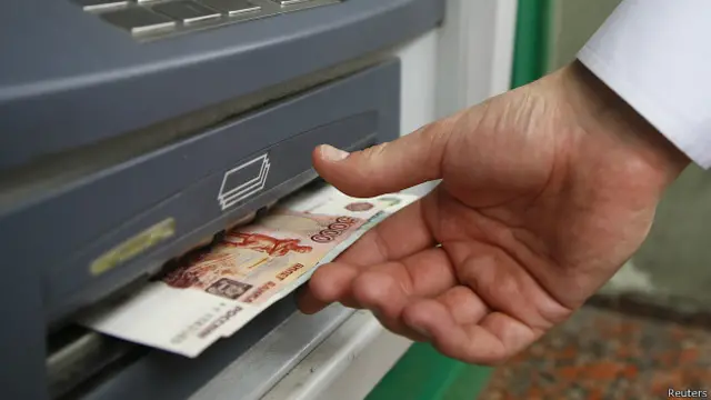 Получение наличных рублей в банкомате