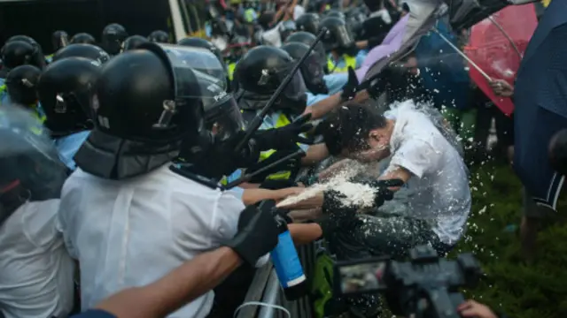 香港占中绝大多数是脸上还长着青春豆的年轻人