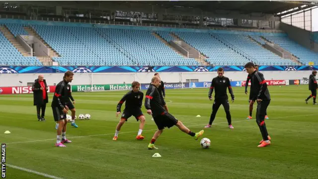 Sepakbola itu juga soal suasana dan emosi.