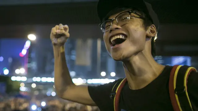 معلوم نیست این چند ده هزار معترض، حمایت چه قدر از جمعیت هفت میلیون و دویست هزار نفری هنگ‌کنگ را دارند