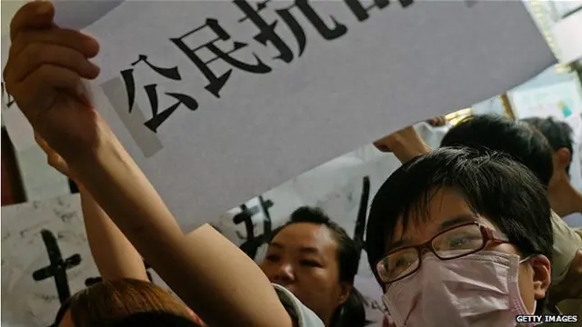 Protesta frente a la oficina de Hong Kong en Taipéi