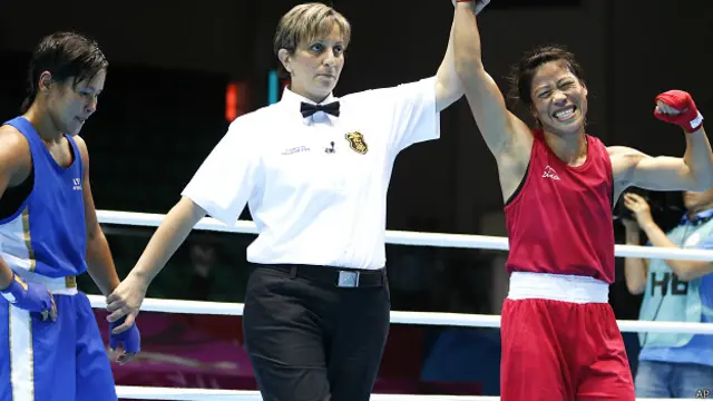 कज़ाकिस्तान की मुक्केबाज़ झाइना शिरकविकोवा के साथ मैरी कॉम 