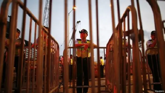 الشرطة تنتشر في الشوارع منذ عدة أسابيع، لكن جرى سحب قوات مكافحة الشغب 