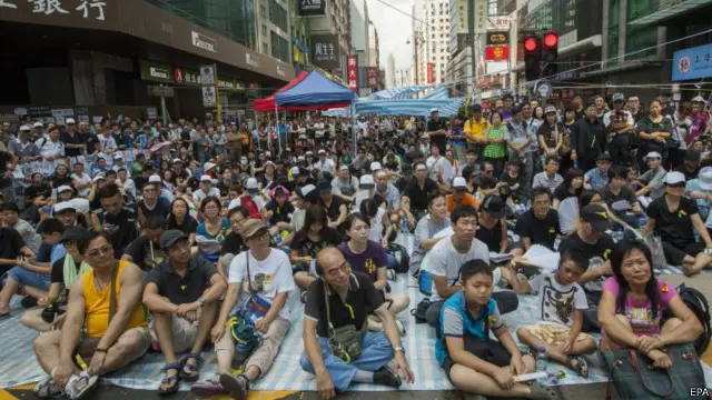 معترضان هنگ‌کنگ روزهاست در خیابان‌های شهر حضور دارند