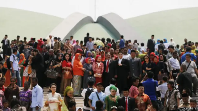 Studi banding Komisi III DPR ke Eropa, termasuk ke Inggris, Prancis, Belanda, Rusia pada Maret 2013 lalu untuk mandalami santet juga sempat menuai kritikan.