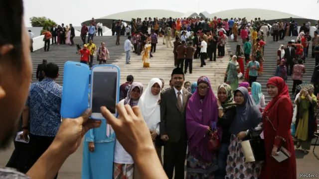 Gedung DPR harus menampung sektiar 500 orang anggota yang masing-masing membawa lima hingga tujuh staf.