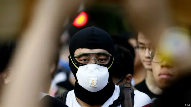 ملک کے چیف ایگزیکٹیو نے مظاہرین کی طرف سے مستعفی ہونے کا مطالبہ مسترد کر دیا ہے