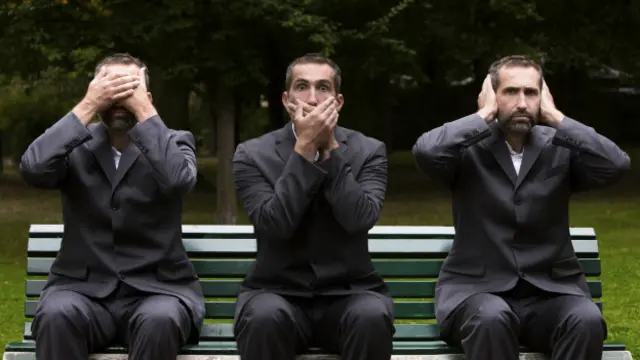 No hablarás, no oirás, no verás