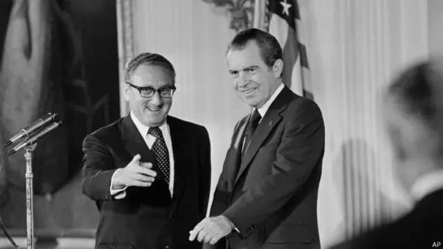 विदेश मंत्री हेनरी किसिंजर के साथ राष्ट्रपति रिचर्ड निक्सन.