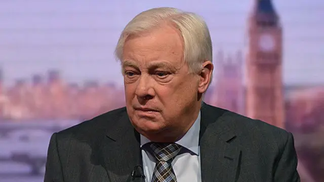 彭定康说，“我认为我们必须以对话代替催泪瓦斯和胡椒喷雾。”