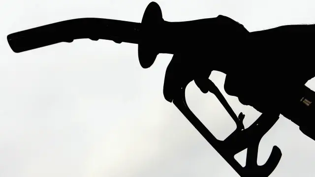 خام تیل کی قیمتوں میں کمی سے تیل برآمد کرنے والے ممالک کی آمدن کم ہو رہی ہے اور خسارہ بڑھ رہا ہے