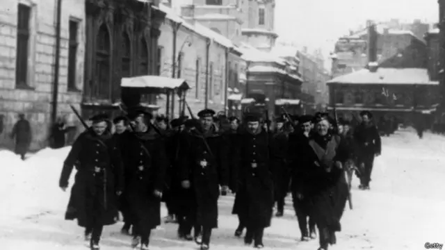 После революции 1917 года в России несколько лет шла гражданская война