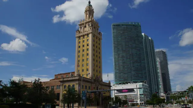 La llamada "Torre de la Libertad" en Miami, antiguo centro de asistencia a refugiados cubanos, es un lugar de gran valor simbólico para los cubano-estadounidenses. 