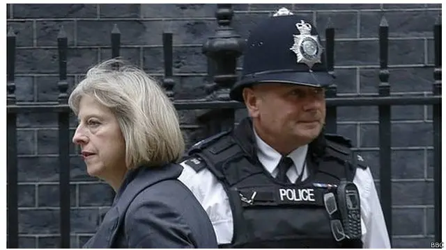 تواجه ماي انتقادات بشأن حظر "المتطرفين الاسلاميين" من استخدام الانترنت