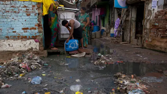 لوگوں کو سب سے پہلے صفائی کا عہد لینا ہے کہ سال میں کم سے کم 100 گھنٹے یعنی فی ہفتہ دو گھنٹے صفائی کے لیے دینے ہوں گے