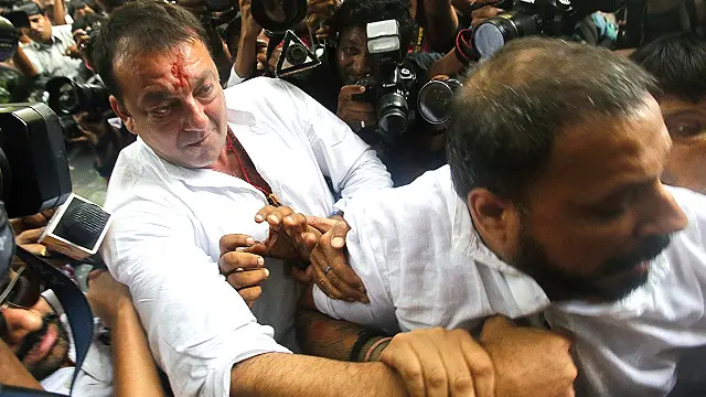 سنیل شیٹی نے کہا کہ وہ کافی دنوں سے سنجے دت کی بیوی تسلیم دت سے رقم کا مطالبہ کر رہے تھے