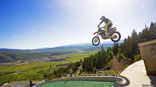 El director de "On Any Sunday, the next chapter", Dana Brown, considera que las nuevas tecnologías ofrecen una "paleta artística" que contribuye a la narrativa de las películas de acción.