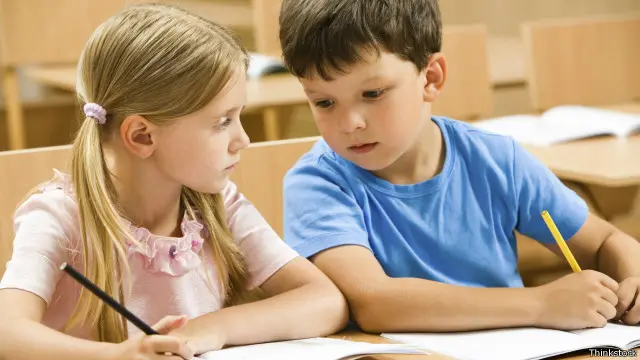 برخی مححقان می‌گویند تحقیقاتی که صرفا بر اساس نمره امتحان بوده باعث ایجاد این کلیشه‌ شده که پسرها در ریاضی و علوم بهتر هستند