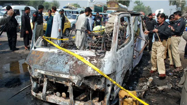 المح احد محققي الشرطة الى ان الحادث قد يكون طائفيا، إذ كان معظم ركاب الحافلة من المسلمين الشيعة