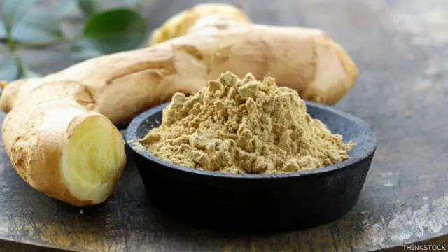 Jengibre fresca y rayada