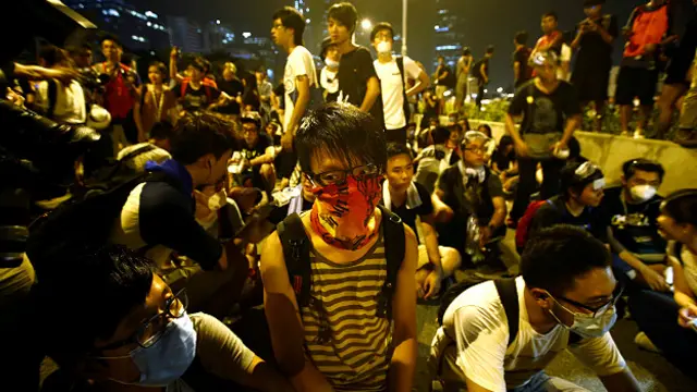 हाँग काँग में प्रर्शन करते छात्र