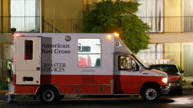 مقام های محلی در دالاس در حال معاینه حدود یکصد نفر از افرادی هستند که با یکی از مبتلایان به ابولا در تماس بوده اند