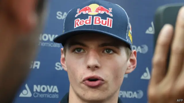 Max Verstappen, yang merupakan pembalap F1 termuda, bergabung dengan tim Toro Rosso.