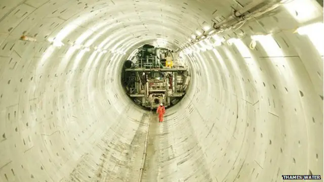 地下水道直径可以并排三辆双层巴士，建成后可容纳125万立方米的水。