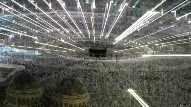 Ежегодное паломничество собирает верующих в долине Мина и склонах горы Арафат