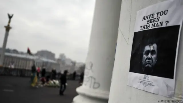 Такі плакати прикрашали Київ у лютому