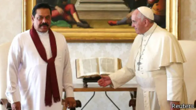 pope_francis_mahinda_rajapaksa_
