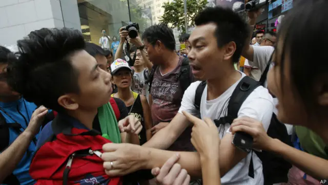 Seorang mahasiswa diserang pengunjuk-rasa tandingan