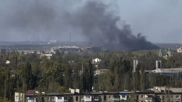 Дим з району аеропорту, де в п'ятницю тривають бої