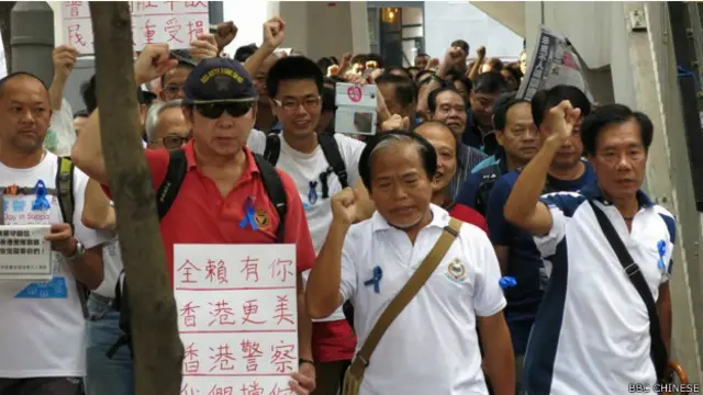 反占中“蓝丝带运动”示威者