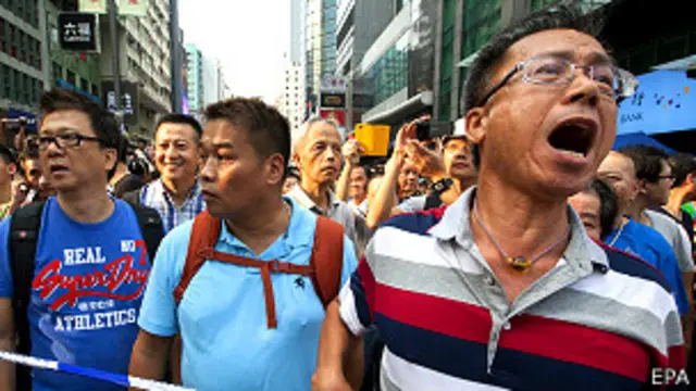 हांगकांग, प्रदर्शन का विरोध करते लोग