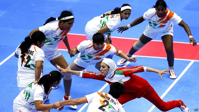 भारत की टीम और ईरान की खिलाड़ी